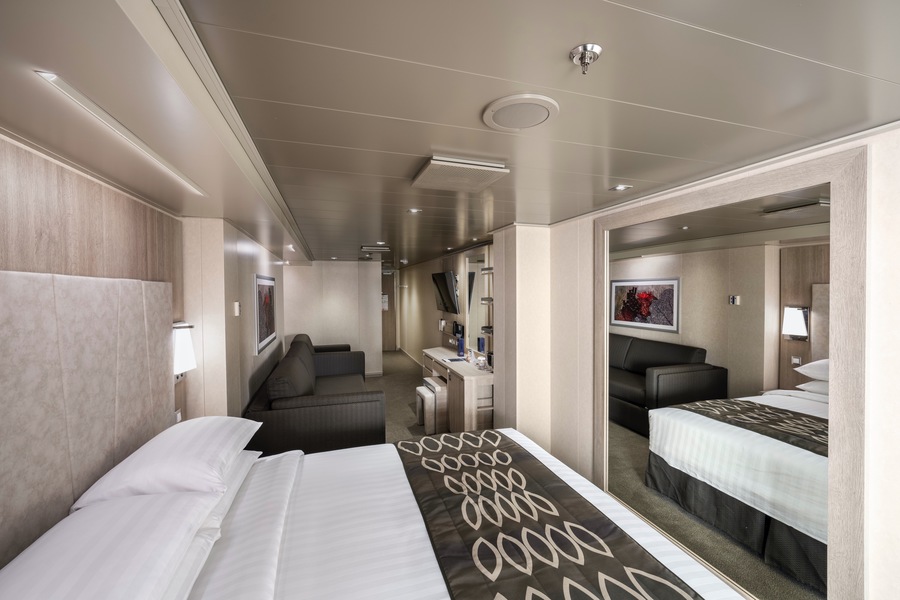 MSC Cruises MSC Seashore Premium Suite Aurea with Whirlpool 2.jpg